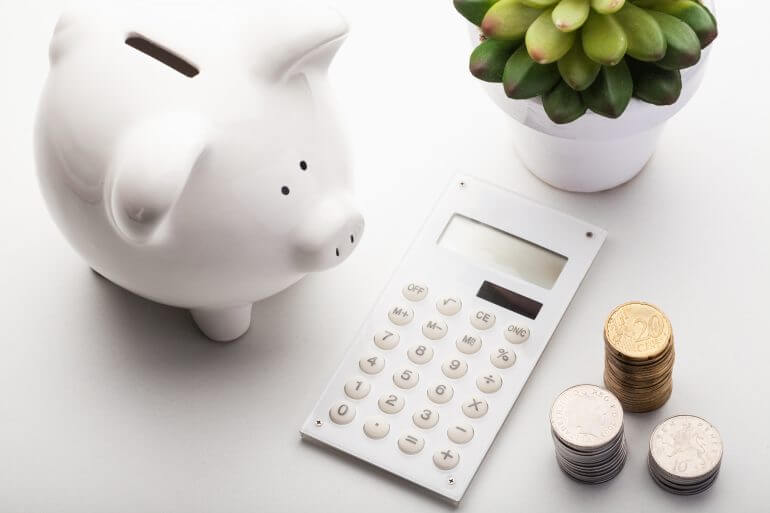 Fiyat, maliyet ve bütçe kaynağı: Billion Photos / Shutterstock