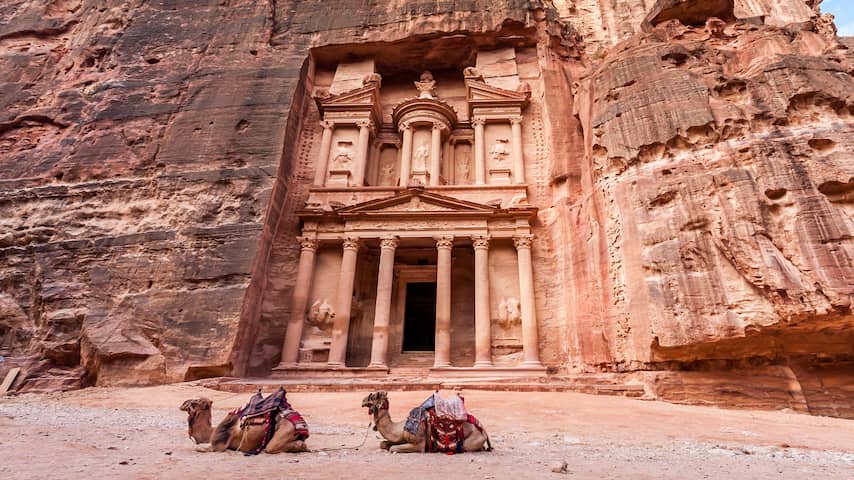Petra'daki Antik Ürdün Şehrinde İskeletlerle Dolu Nadir Bir Mezar Keşfedildi 1